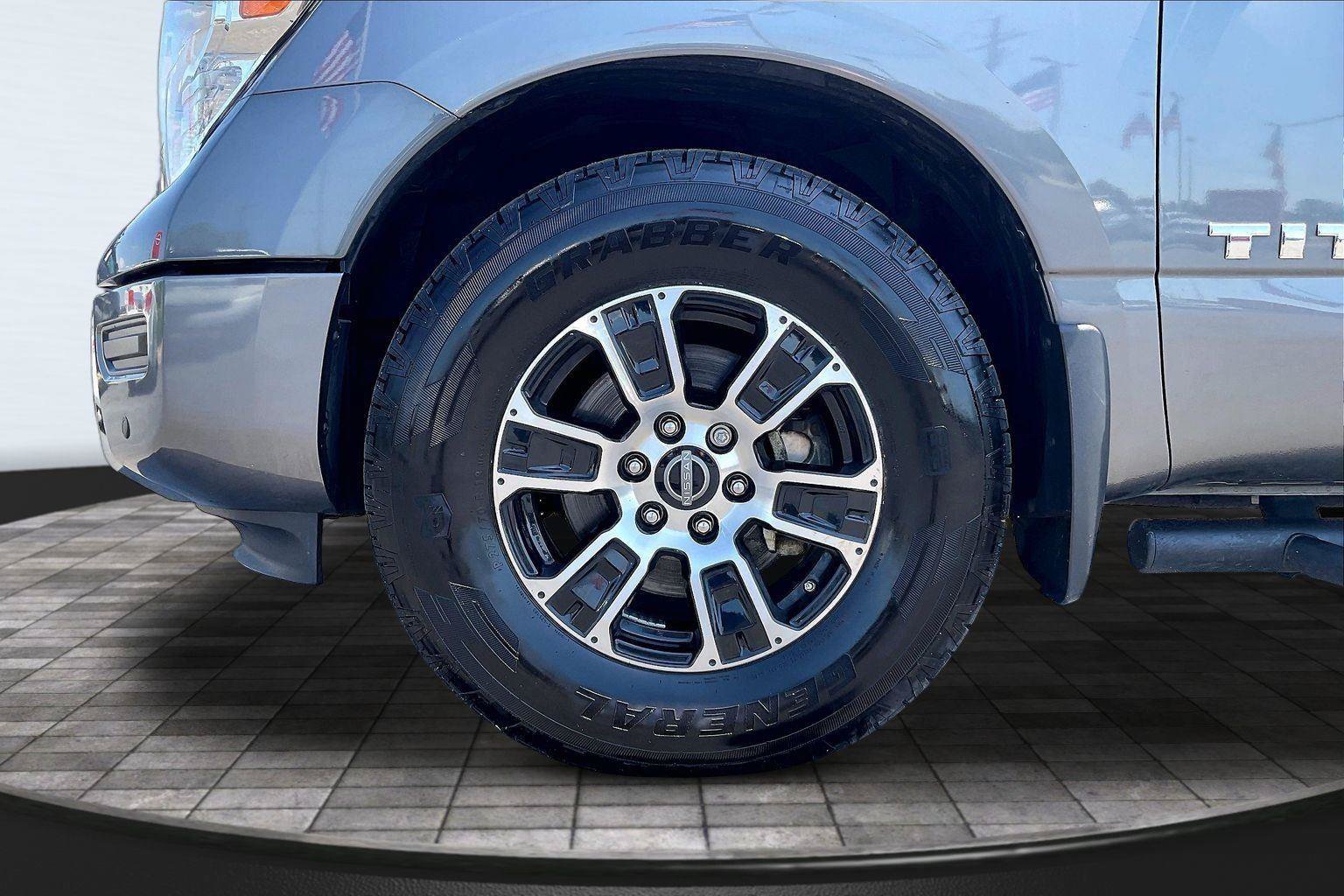 Certified 2024 Nissan Titan SV w/ SV Convenience Package RWD image 11