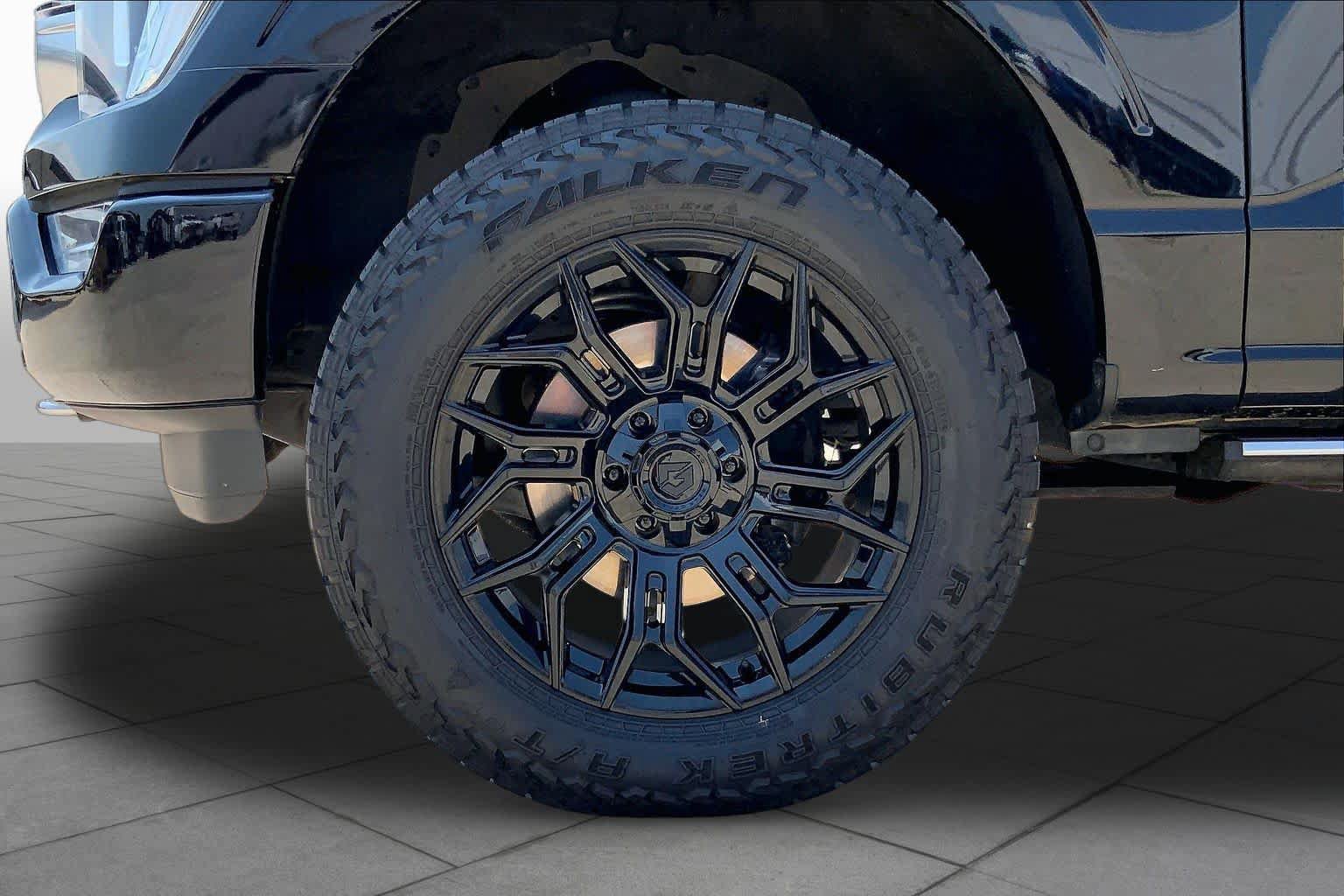 Used 2021 Ford F150 Platinum w/ FX4 Off-Road Package AWD/4WD image 11