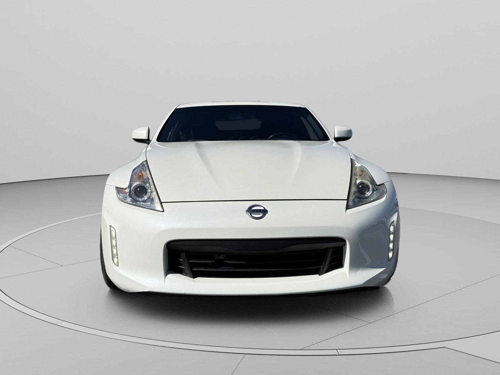 Used 2017 Nissan 370Z Coupe RWD image 8