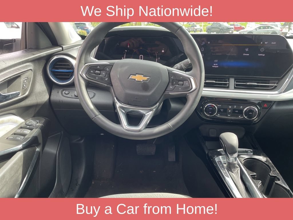Used 2025 Chevrolet Trax LT w/ LT Convenience Package FWD image 12