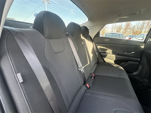 Used 2025 Hyundai Elantra SE image 36
