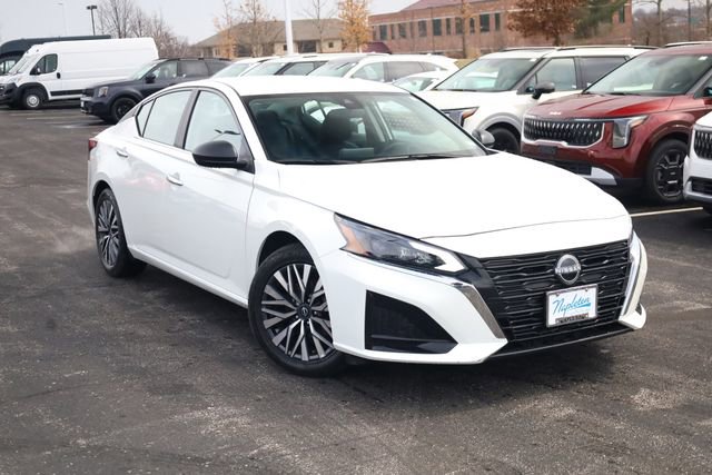 Used 2025 Nissan Altima 2.5 SV FWD image 2