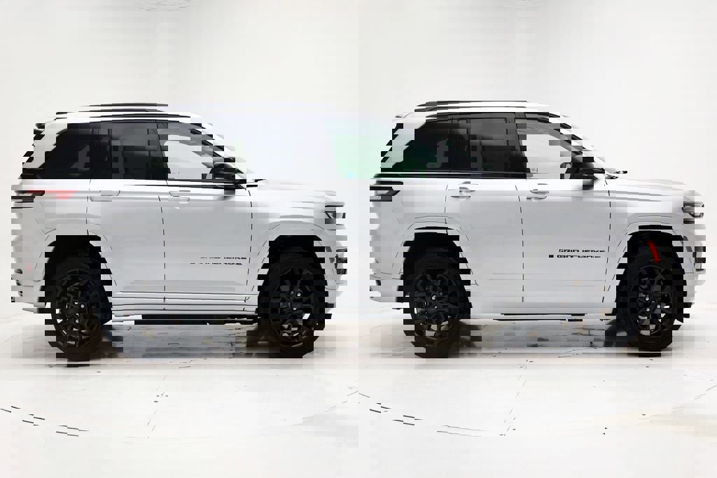 Used 2023 Jeep Grand Cherokee 30th Anniversary image 3