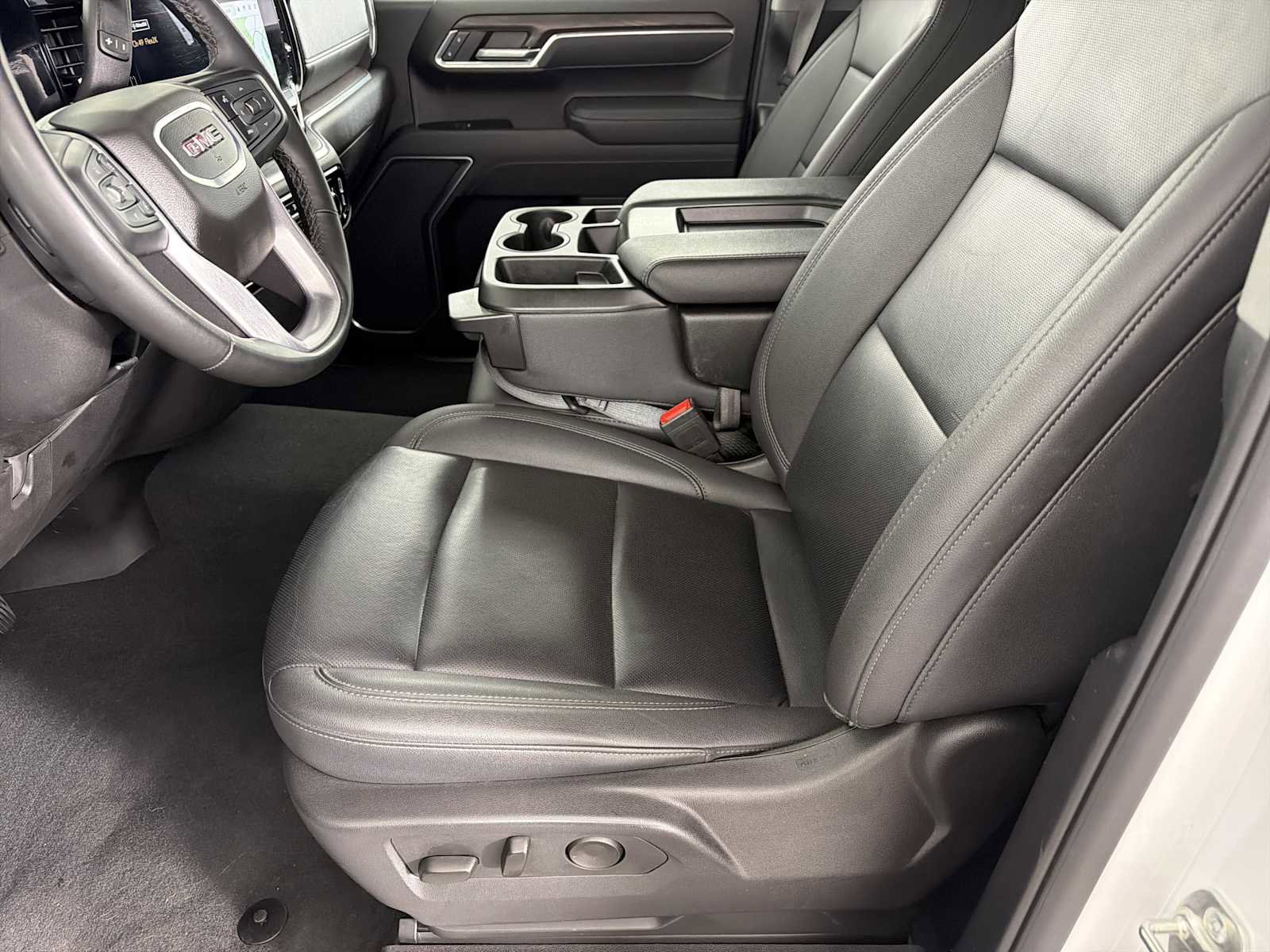 Used 2025 GMC Sierra 1500 SLT image 5