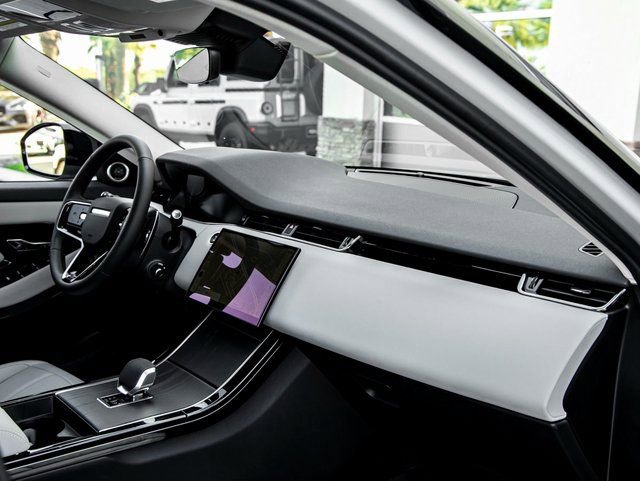 Used 2025 Land Rover Range Rover Evoque S image 29