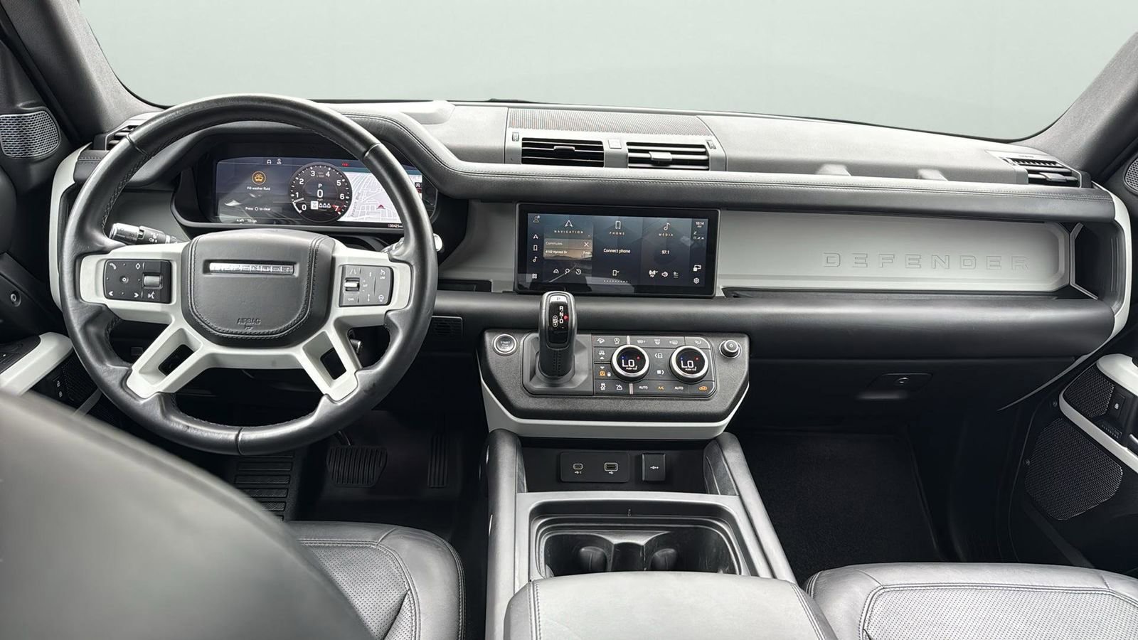 Used 2020 Land Rover Defender 110 First Edition image 21