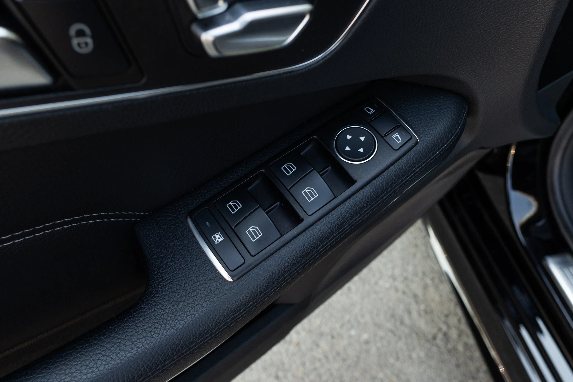 Used 2014 Mercedes-Benz E 350 4MATIC Sedan image 11