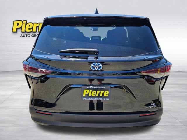 Used 2024 Toyota Sienna LE FWD image 4