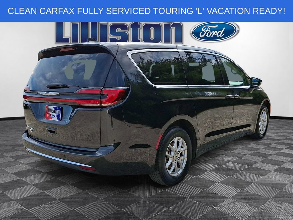 Used 2023 Chrysler Pacifica Touring-L FWD image 4