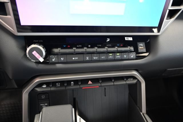 New 2026 Toyota Tundra Limited AWD/4WD image 18
