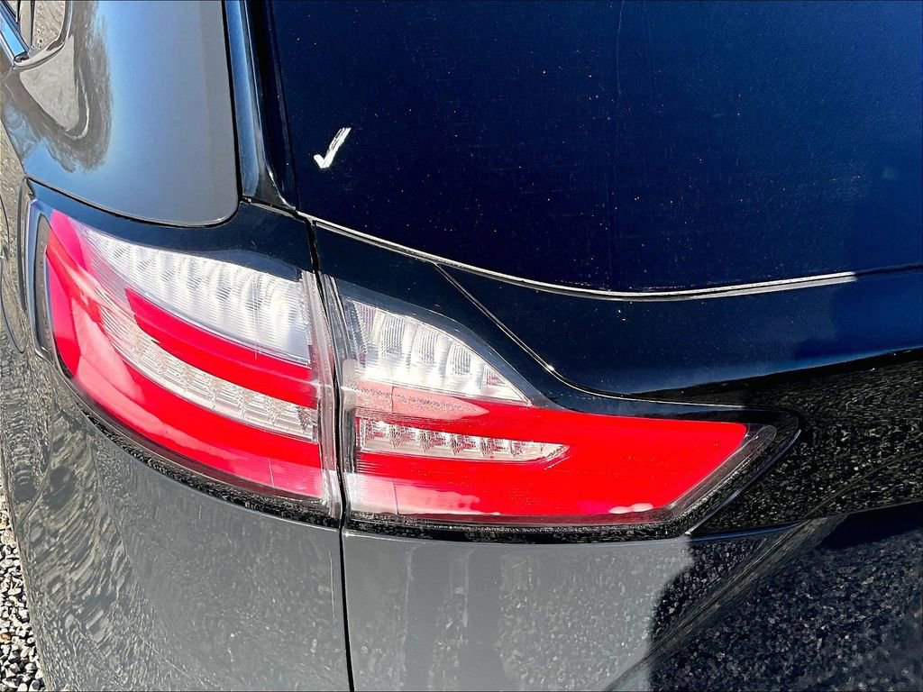 Used 2021 Ford Edge SEL image 25