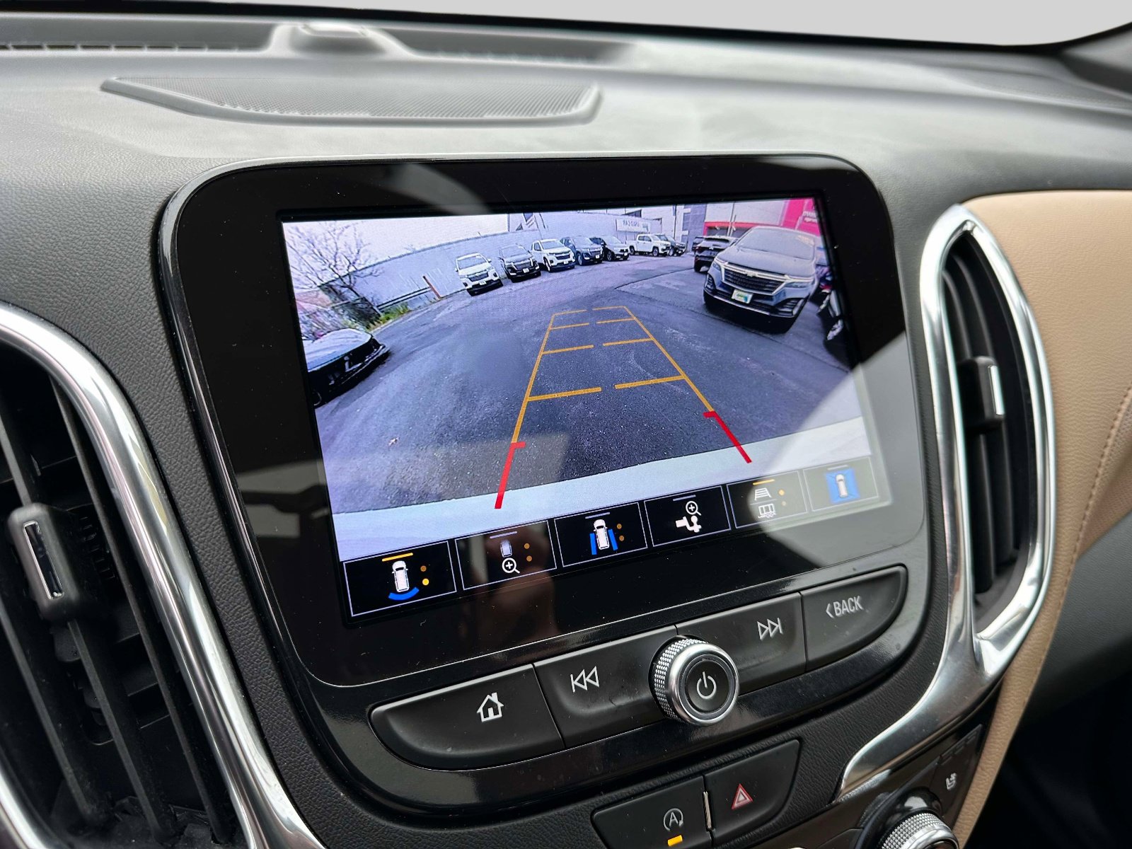 Used 2022 Chevrolet Equinox Premier image 30