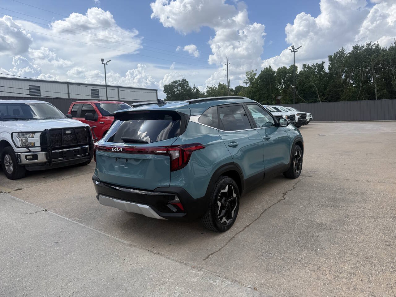 Used 2024 Kia Seltos EX FWD image 5