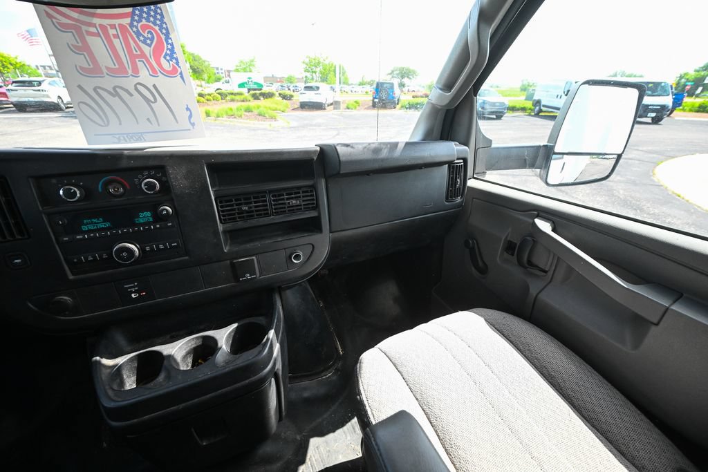 Used 2016 GMC Savana 3500 RWD image 24