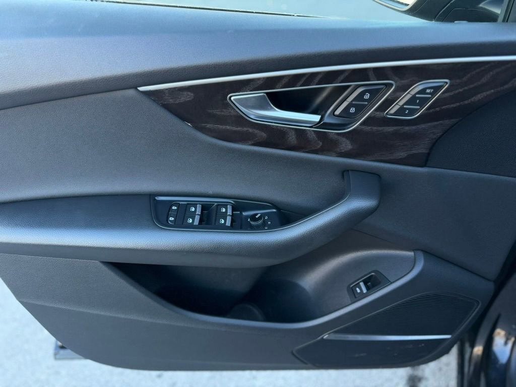 Used 2021 Audi Q8 Premium Plus w/ Premium Plus Package AWD/4WD image 17