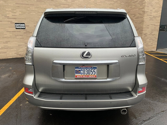 Used 2023 Lexus GX 460 Premium w/ Premium Plus Package image 3