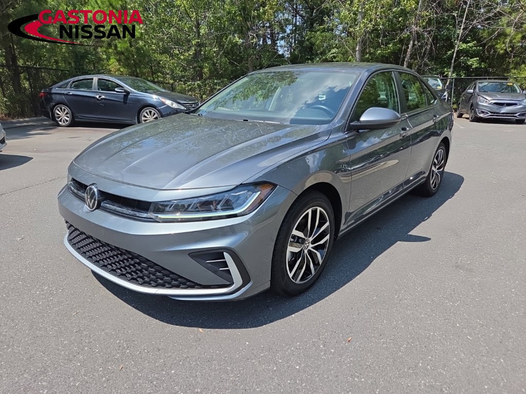 Used 2025 Volkswagen Jetta SE FWD image 3