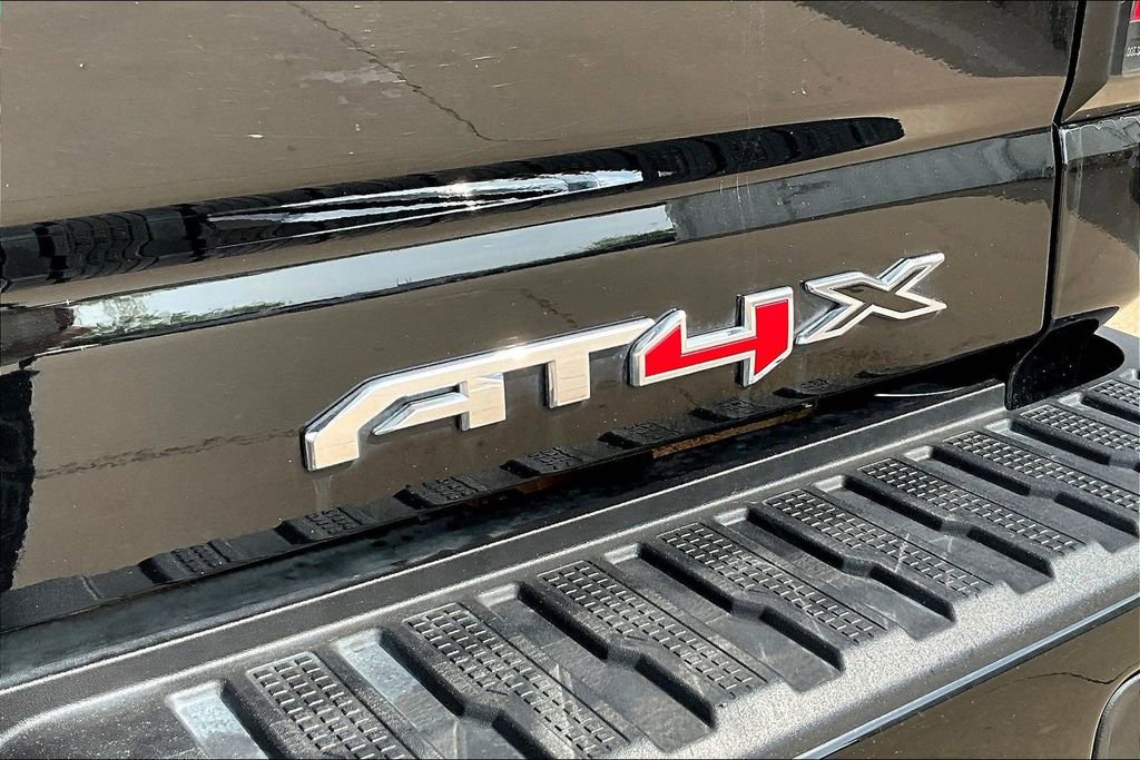 Used 2025 GMC Sierra 2500 AT4X image 41