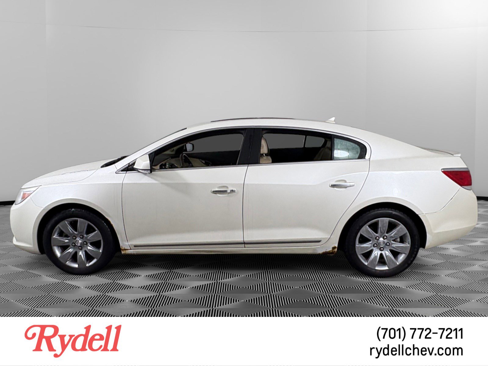 Used 2011 Buick LaCrosse CXL w/ Driver Confidence Package image 2