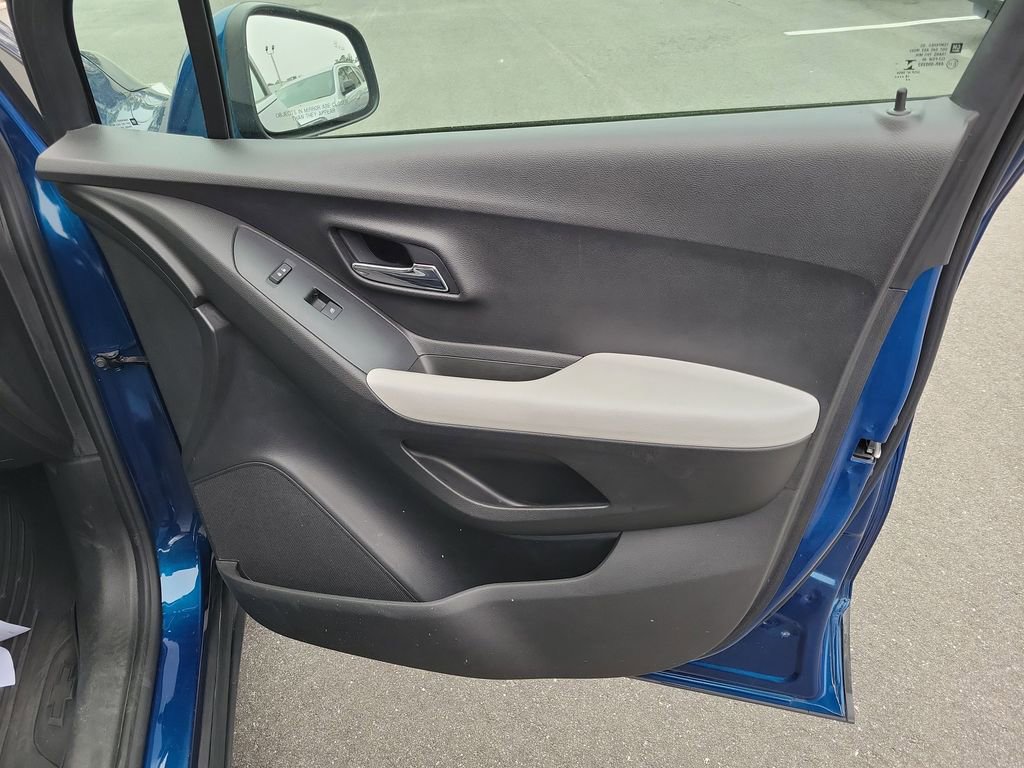 Used 2019 Chevrolet Trax LT w/ Driver Confidence Package image 36