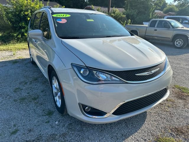 Used 2017 Chrysler Pacifica Touring-L Plus w/ Tire & Wheel Group FWD image 25