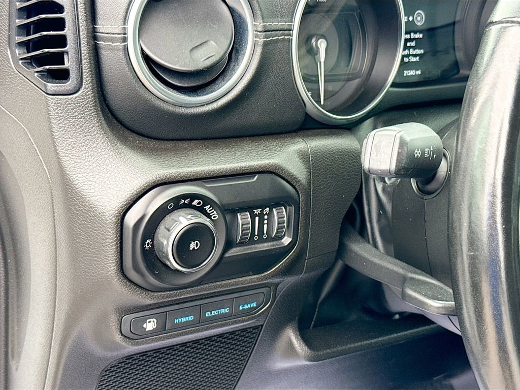 Used 2022 Jeep Wrangler Unlimited Sahara w/ Cold Weather Group AWD/4WD image 11