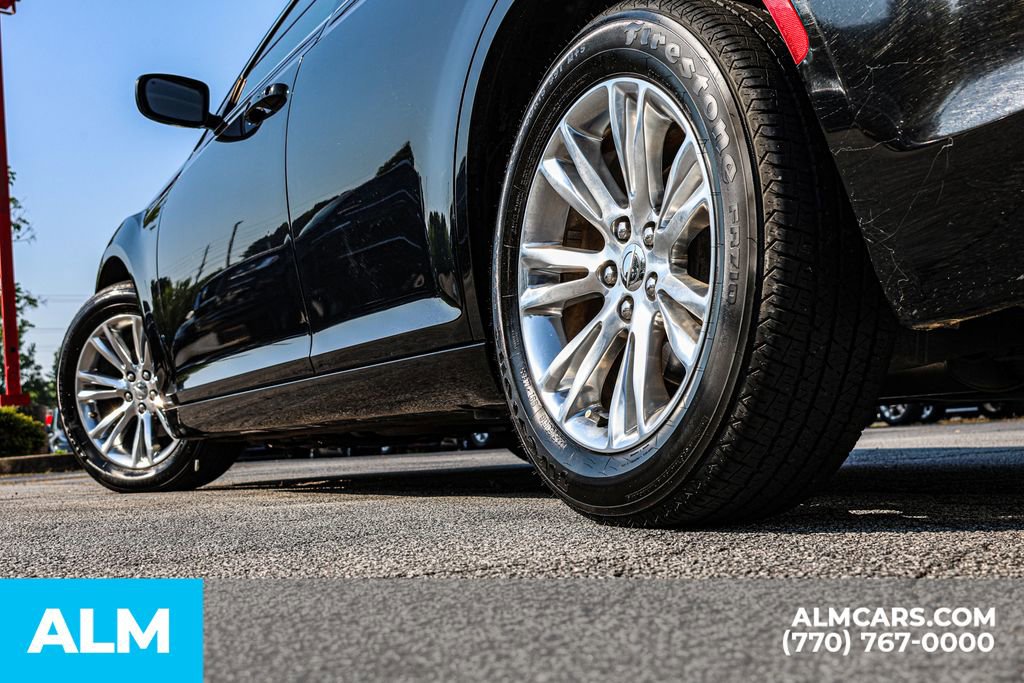 Used 2017 Chrysler 300 Limited RWD image 16