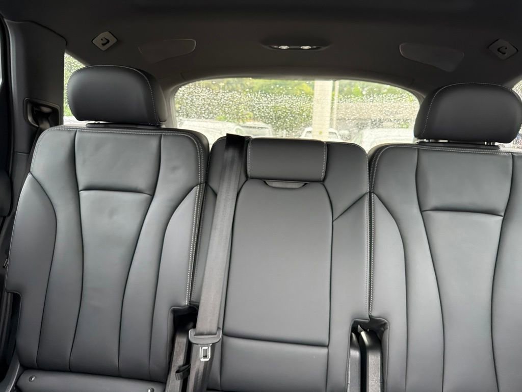 Used 2025 Audi Q7 2.0T Premium w/ Convenience Plus Package AWD/4WD image 17