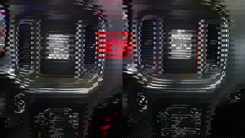 Used 2016 Dodge Charger SE w/ Sport Appearance Group image 15