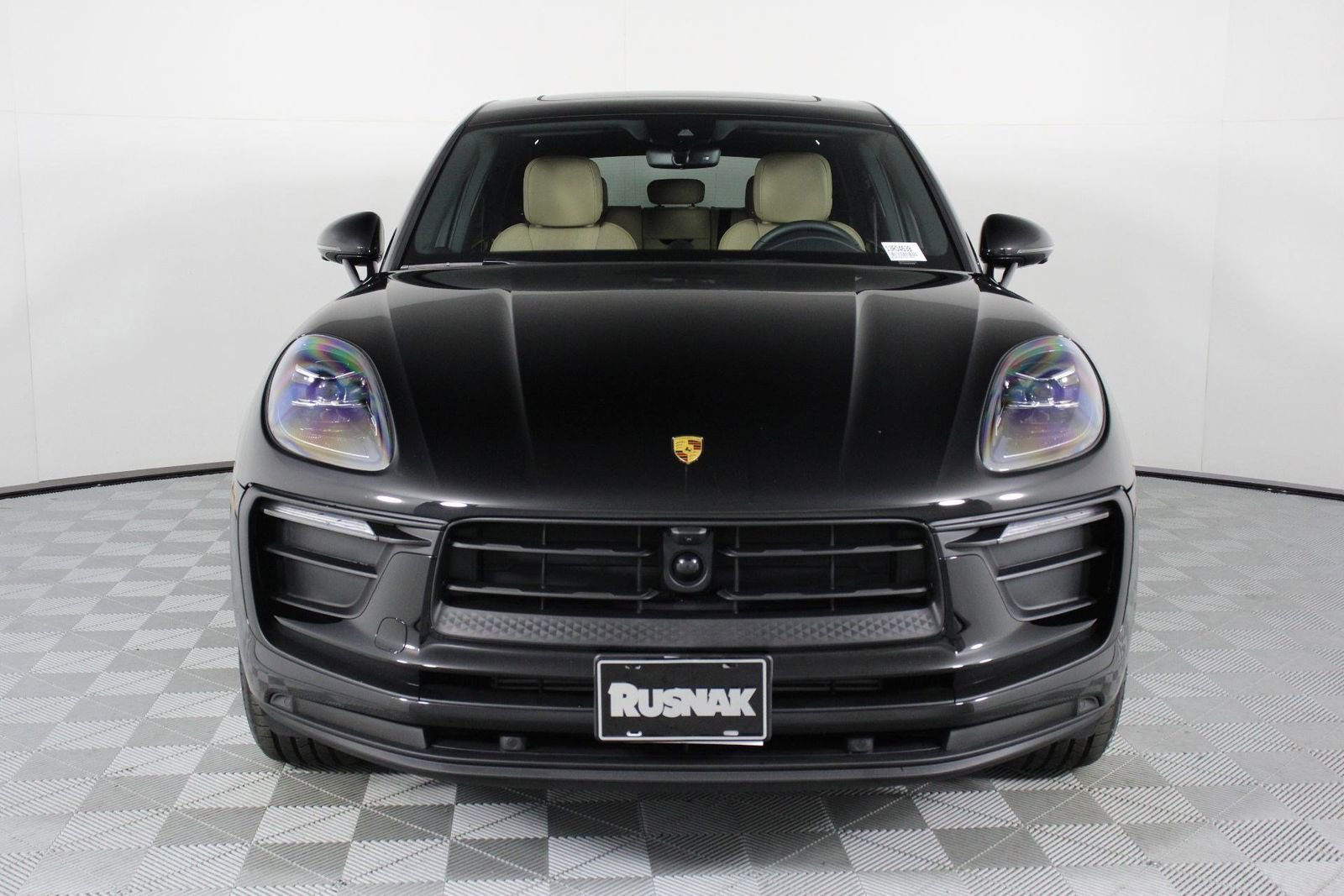 Certified 2025 Porsche Macan image 10