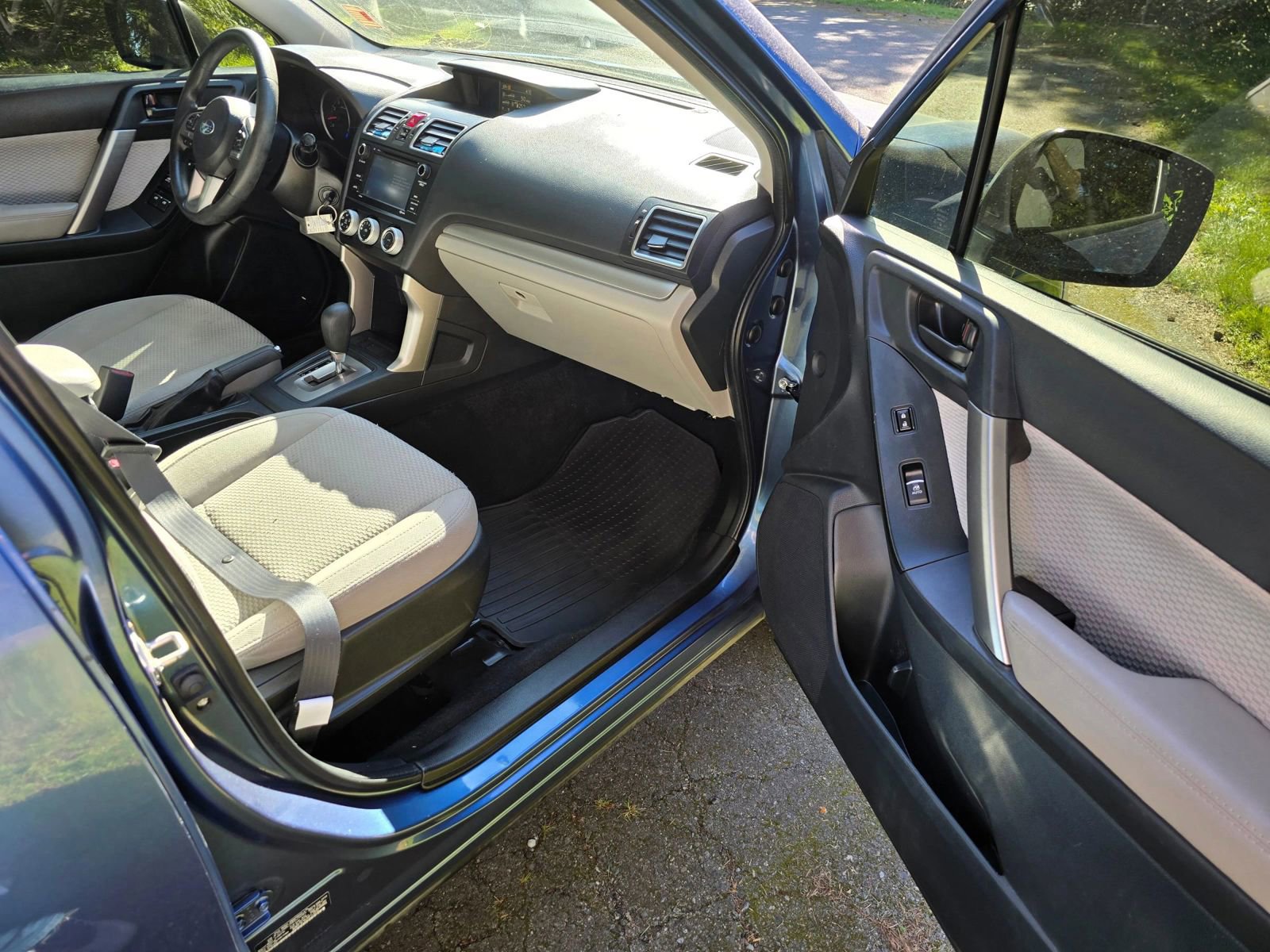 Used 2017 Subaru Forester 2.5i w/ Alloy Wheel Package image 13