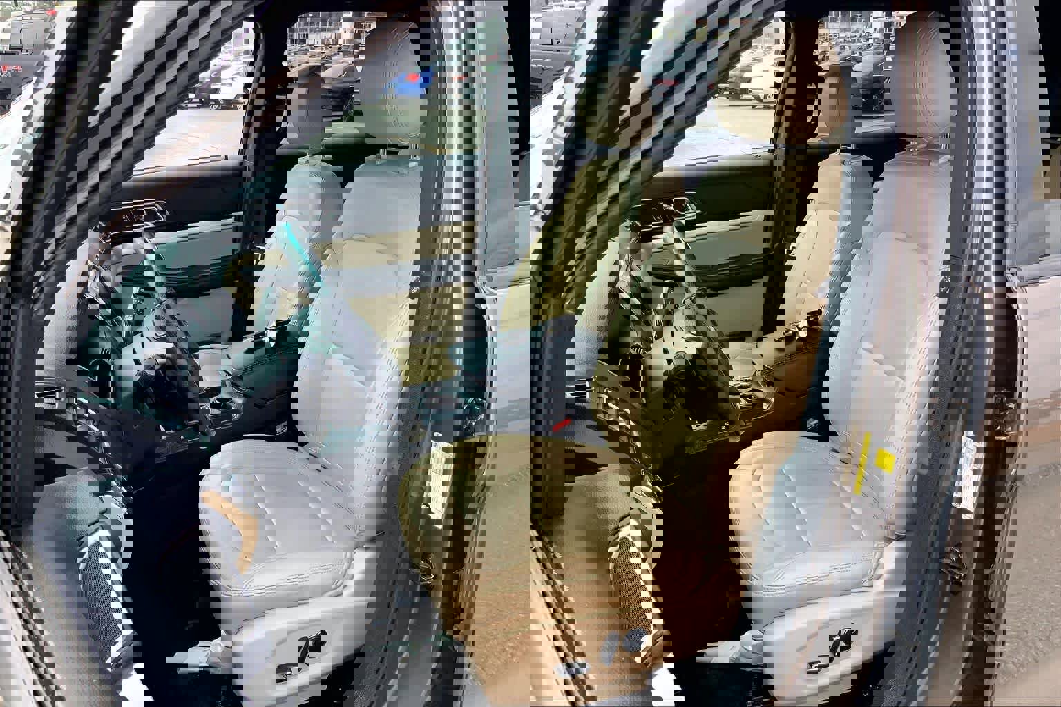 Used 2016 Ford Explorer XLT w/ Equipment Group 202A image 8