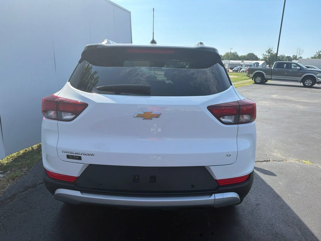 Used 2024 Chevrolet TrailBlazer LT w/ LT Cold Weather Package FWD image 9
