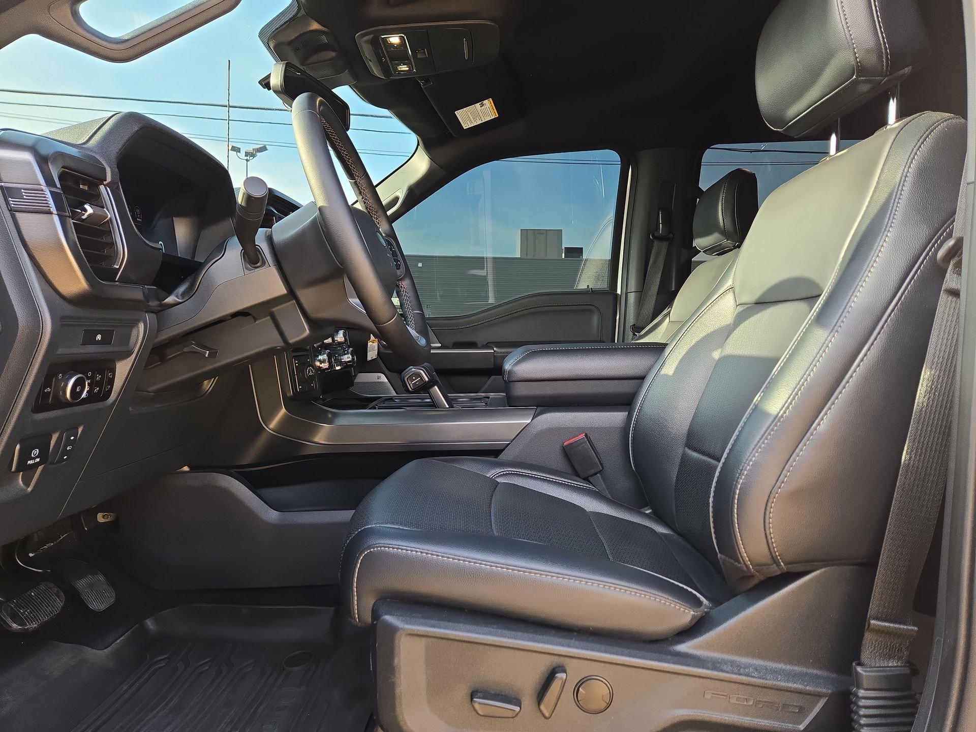 Used 2025 Ford F150 Lariat w/ Equipment Group 501A Mid image 16