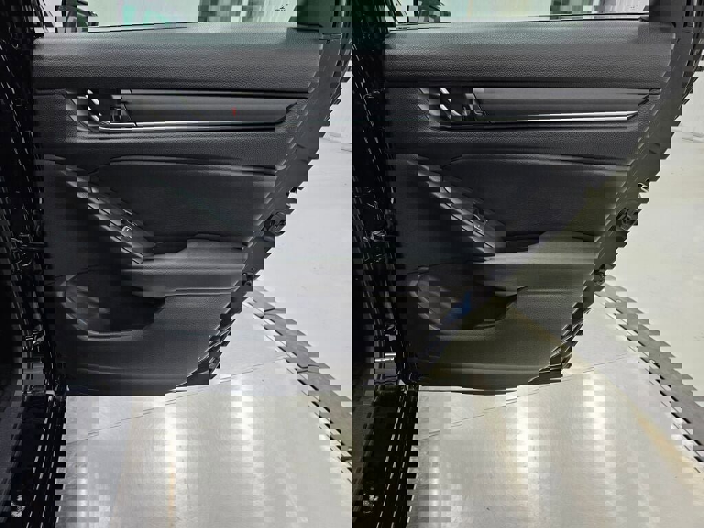 Used 2022 Honda Accord LX image 31