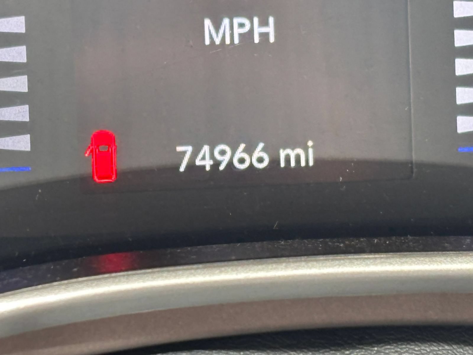 Used 2023 Chrysler Voyager LX FWD image 18