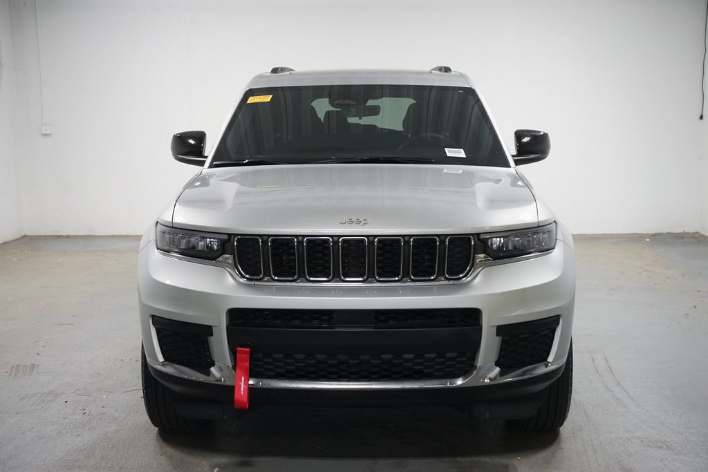 Used 2025 Jeep Grand Cherokee L Laredo RWD image 2