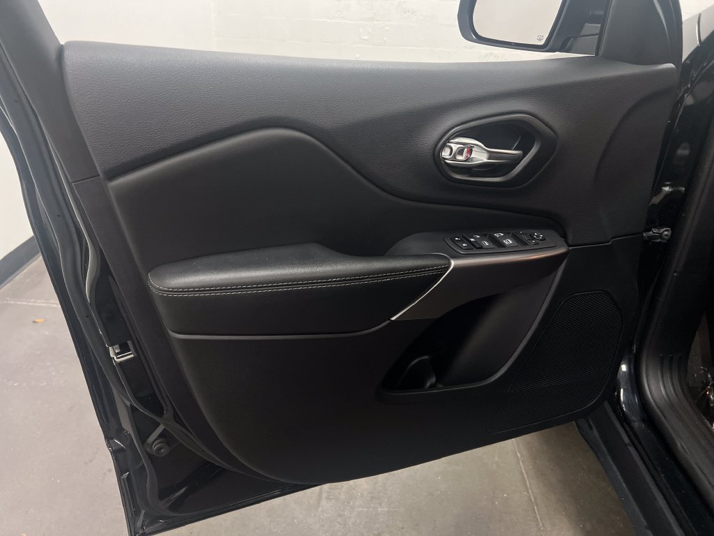 Used 2022 Jeep Cherokee Latitude Lux FWD image 11
