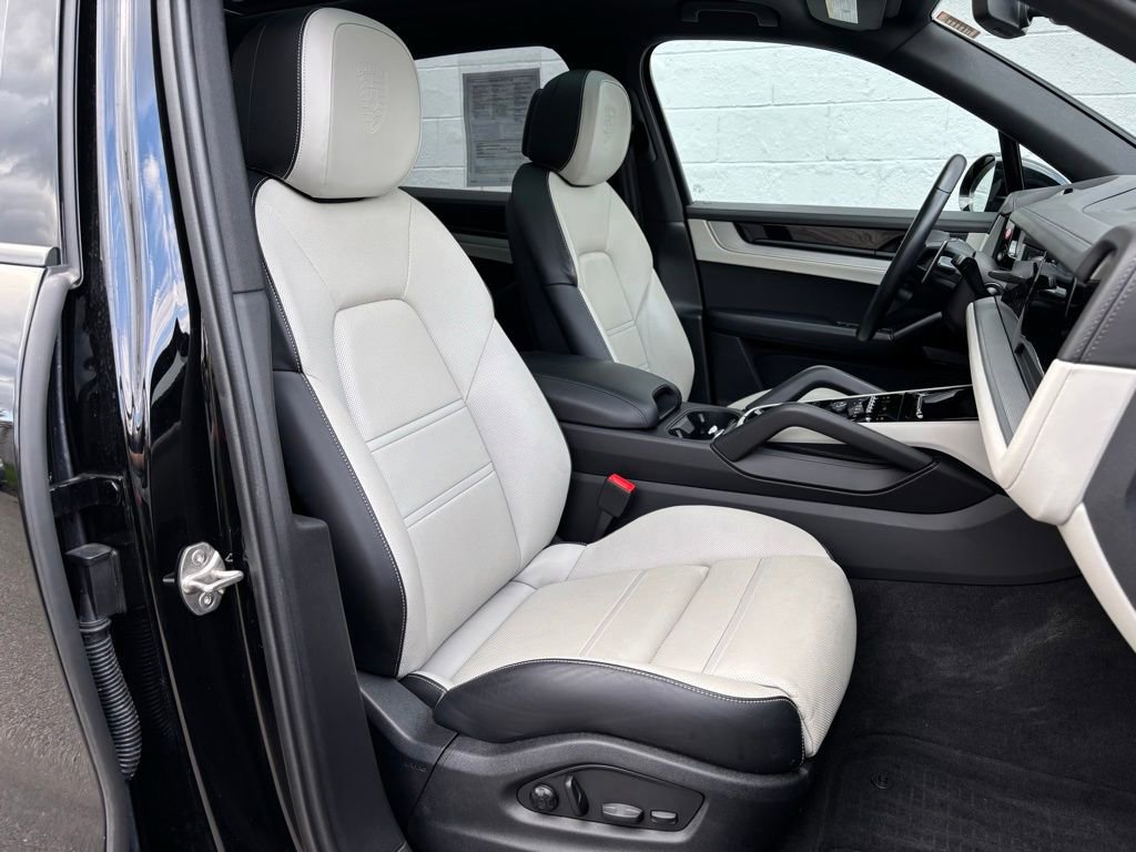 Certified 2024 Porsche Cayenne S AWD/4WD image 18