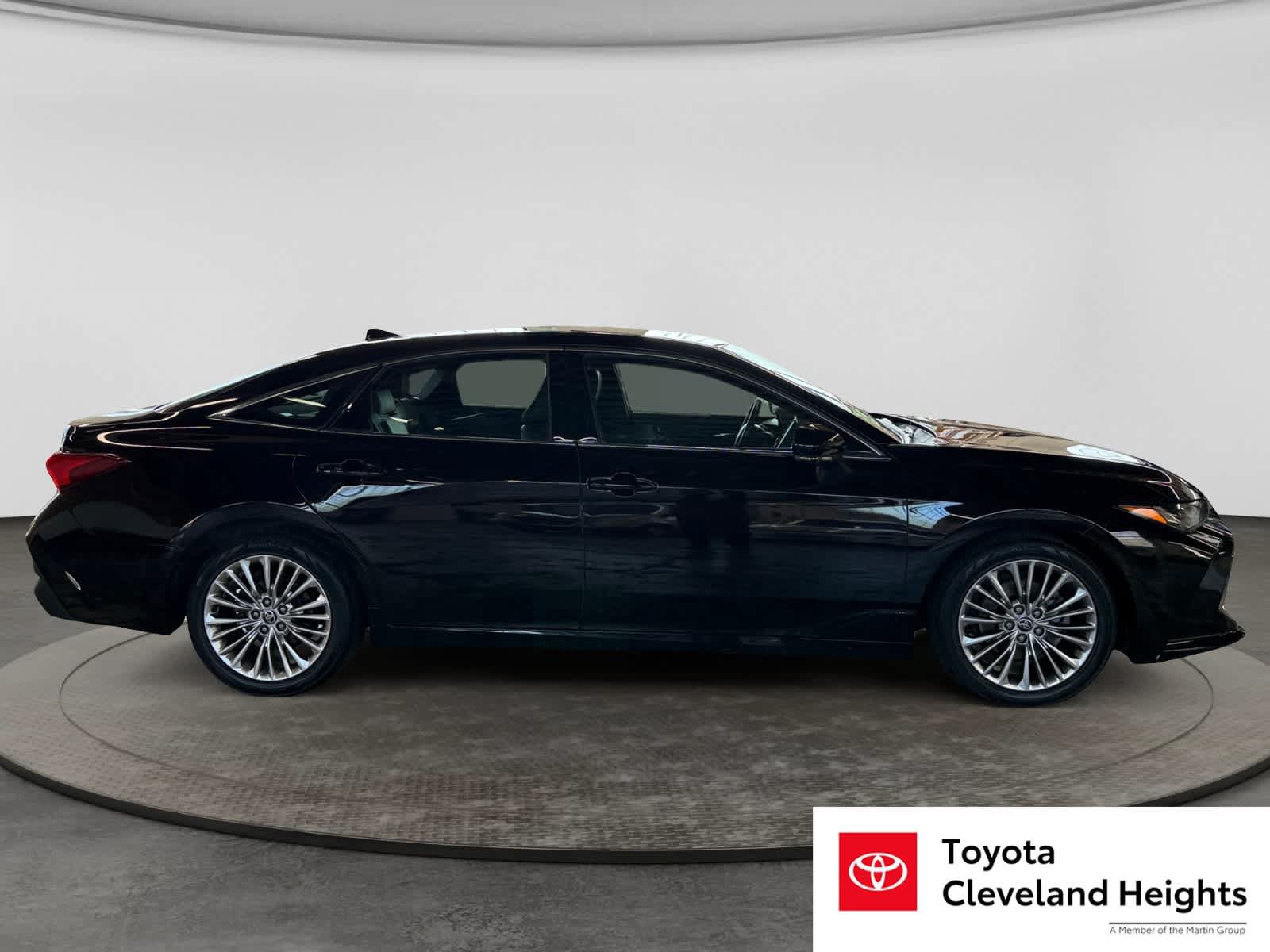 Used 2022 Toyota Avalon Limited w/ Advanced Safety Package FWD image 4