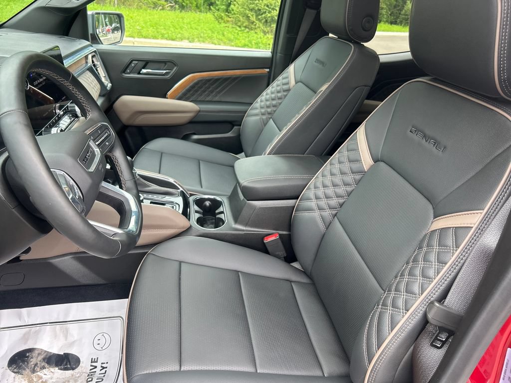 Used 2025 GMC Canyon Denali AWD/4WD image 12