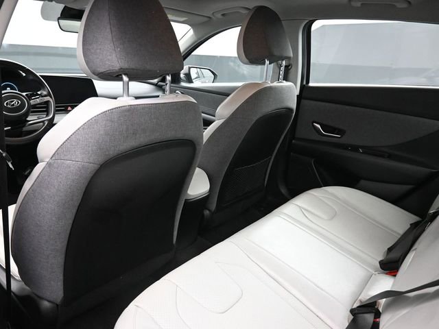 Used 2023 Hyundai Elantra Limited image 16