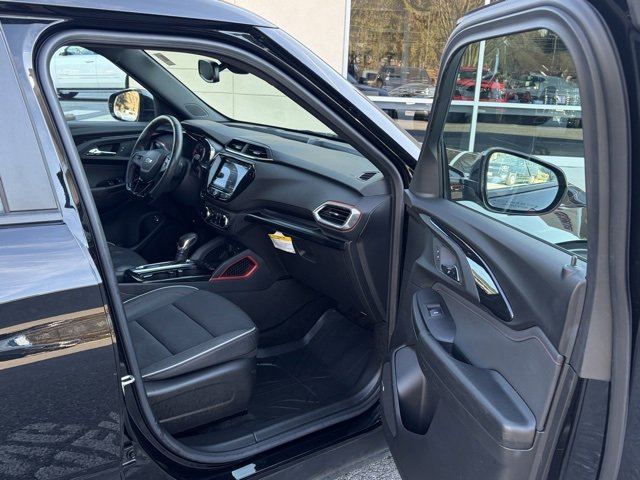 Used 2023 Chevrolet TrailBlazer RS w/ Sun and Liftgate Package image 26