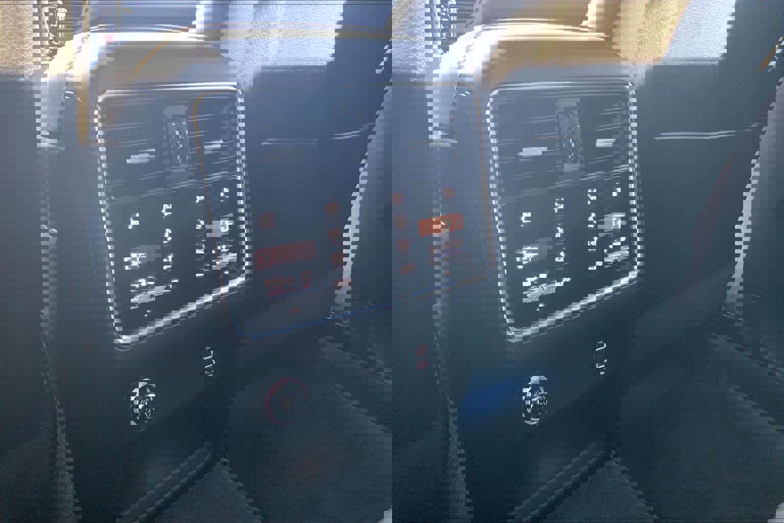 Certified 2022 Porsche Cayenne Platinum Edition image 62