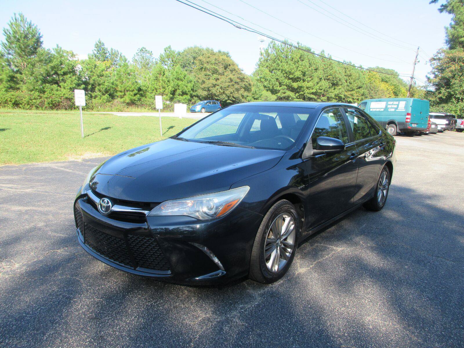 Used 2016 Toyota Camry SE w/ Moonroof Package