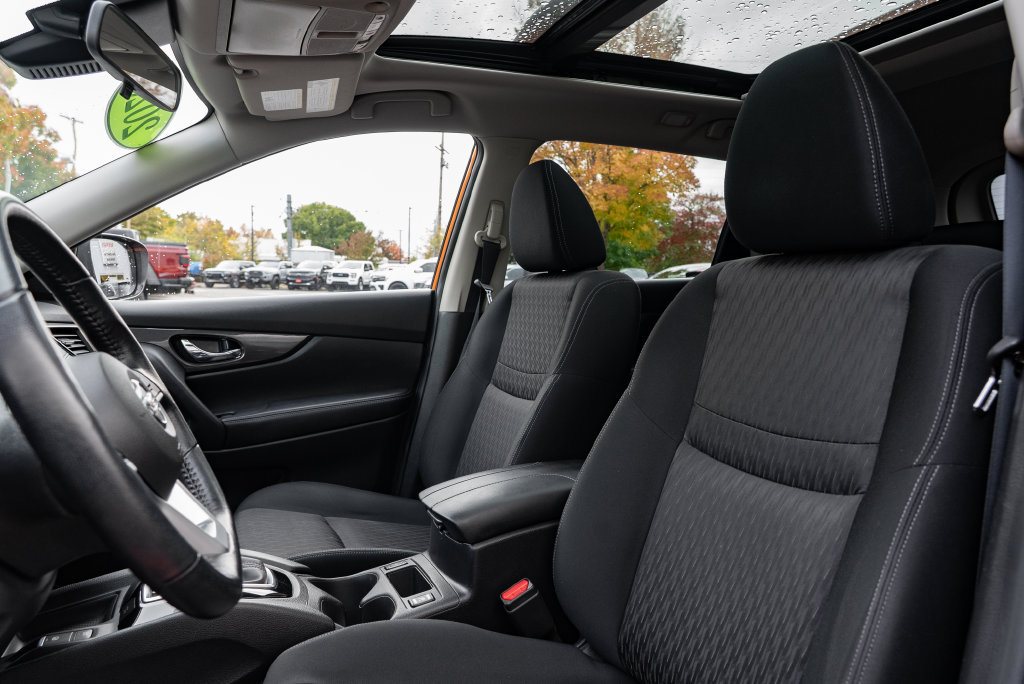 Used 2020 Nissan Rogue SV w/ Sun & Sound Touring Package AWD/4WD image 22
