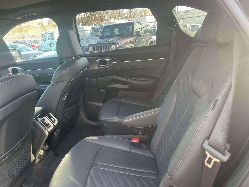 Used 2025 Kia Sorento SX Prestige image 10