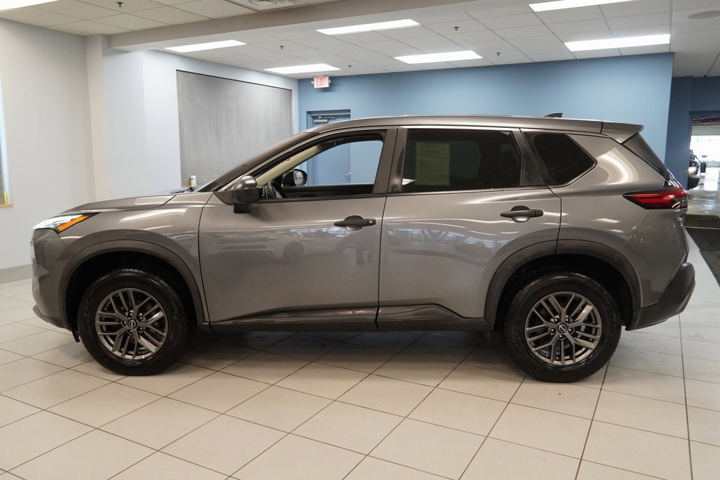 Used 2023 Nissan Rogue S image 2