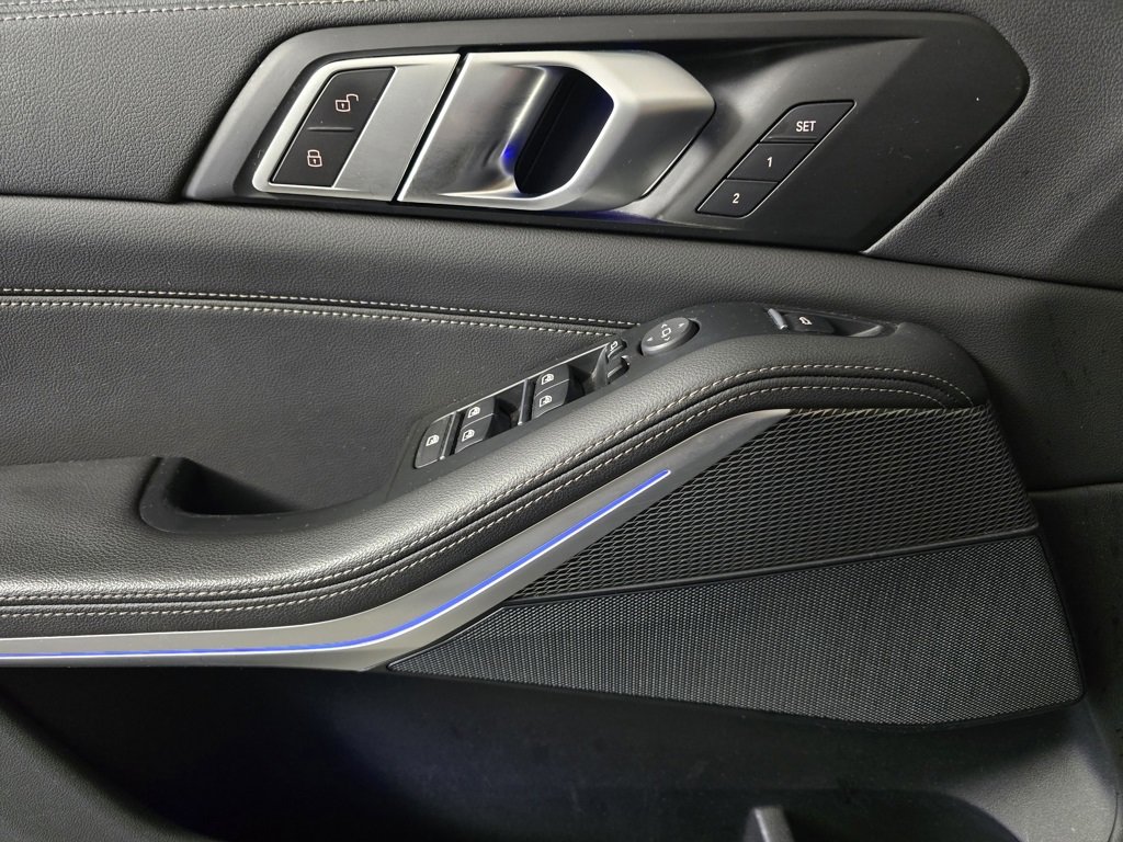 Used 2022 BMW X5 xDrive40i w/ M Sport Package image 12