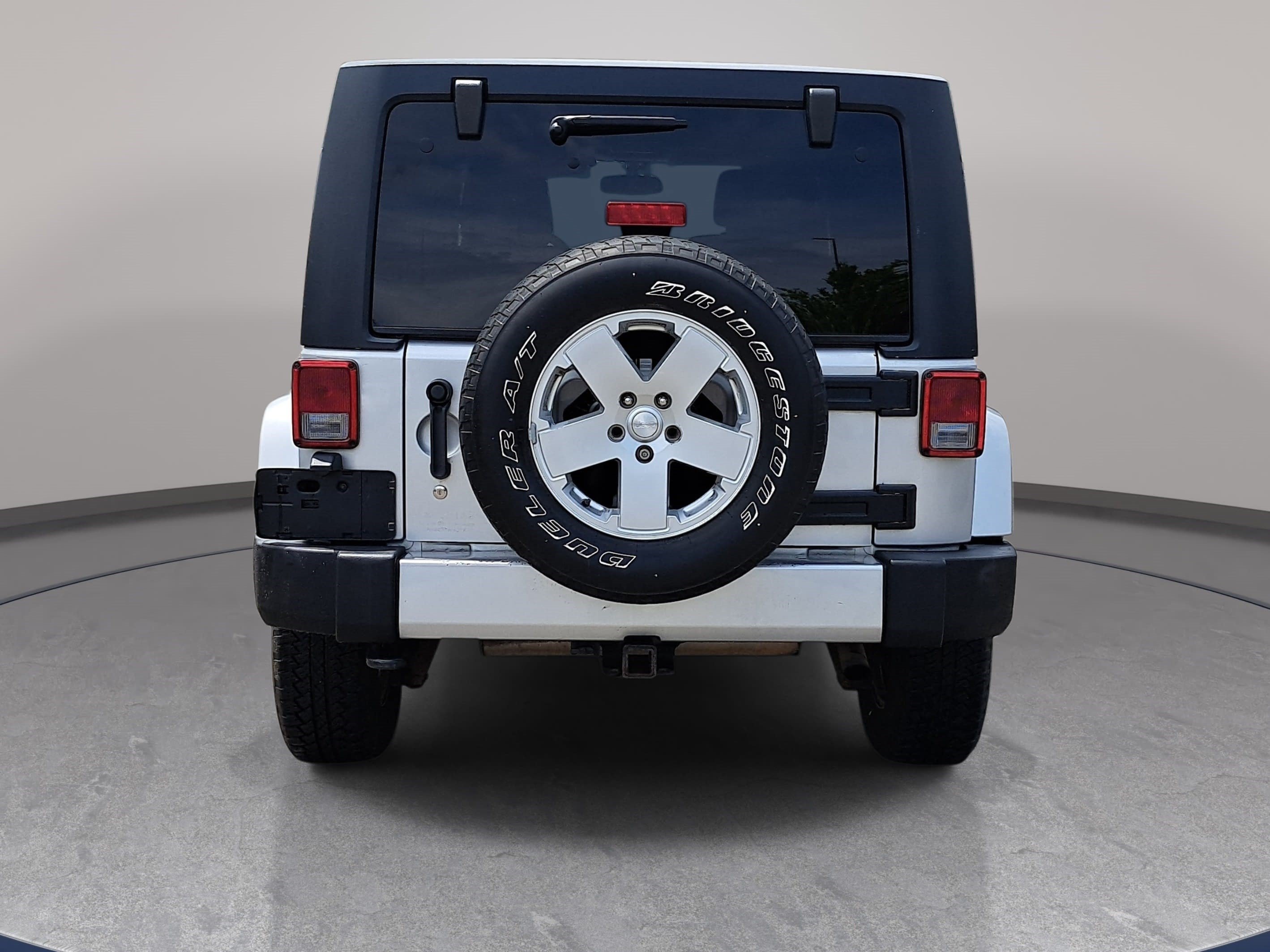 Used 2012 Jeep Wrangler Unlimited Sahara w/ Dual Top Group AWD/4WD image 6